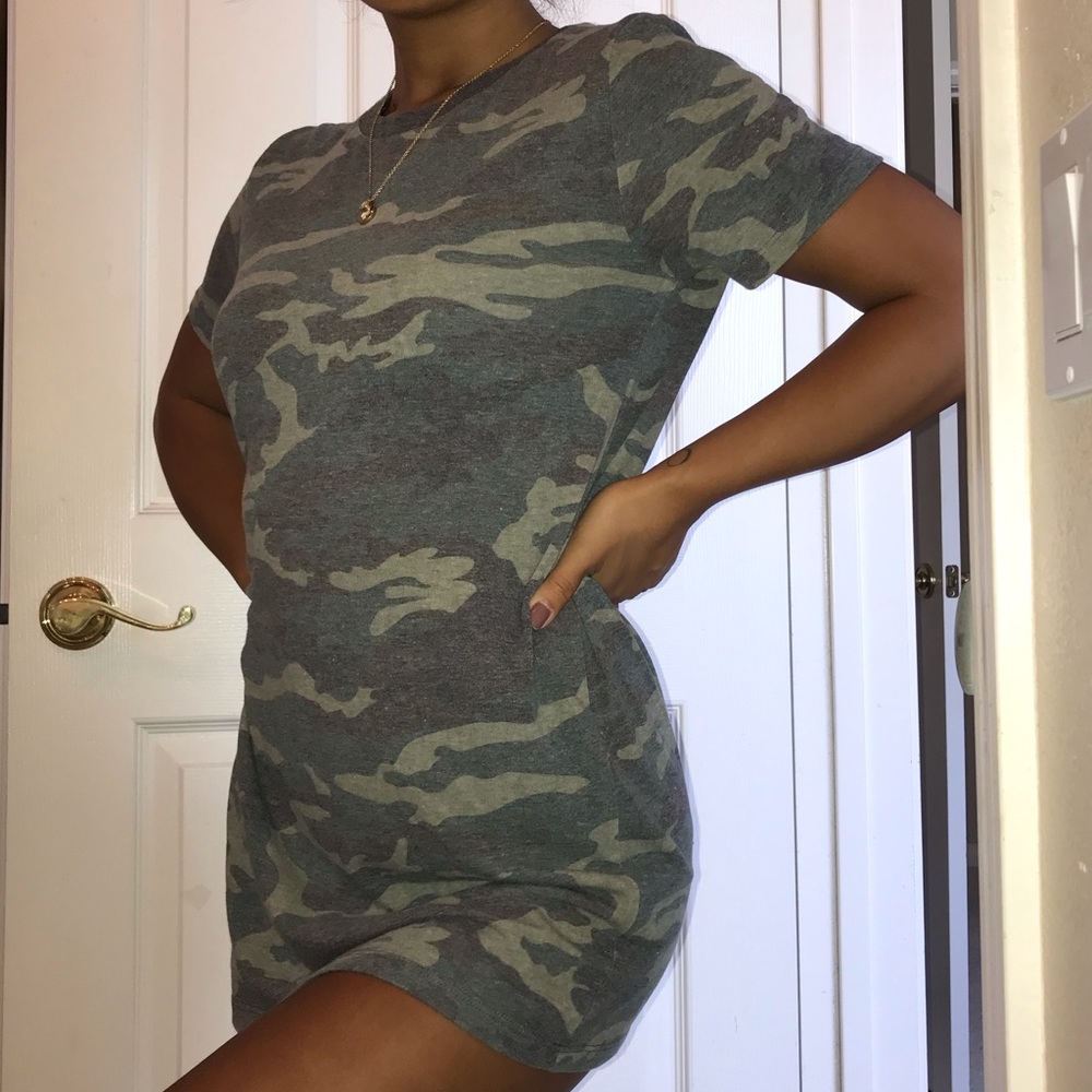 FOREVER 21 - Army T-Shirt Dress (size S)